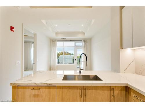 307-123 Maurice Drive, Oakville, ON - Indoor Photo Showing Kitchen