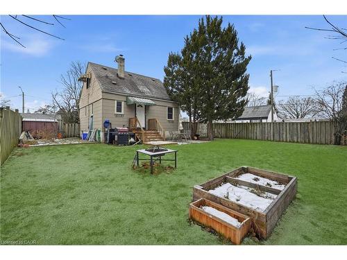 53 Alexander Drive, Brantford, ON - Outdoor With Backyard