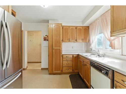 18 Jasper Drive, Stoney Creek, ON - Indoor Photo Showing Kitchen With Double Sink