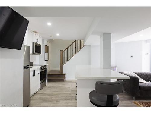 676 Bayshore Boulevard, Burlington, ON - Indoor