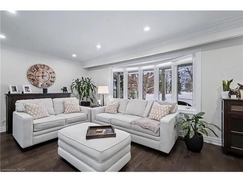 18 Pittsford Close, Waterloo, ON - Indoor Photo Showing Living Room