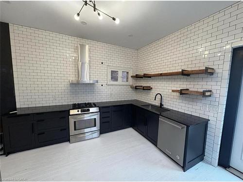 164 Catharine Street N, Hamilton, ON - Indoor Photo Showing Kitchen