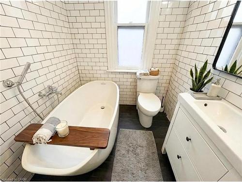 164 Catharine Street N, Hamilton, ON - Indoor Photo Showing Bathroom