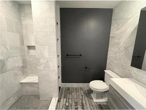 164 Catharine Street N, Hamilton, ON - Indoor Photo Showing Bathroom