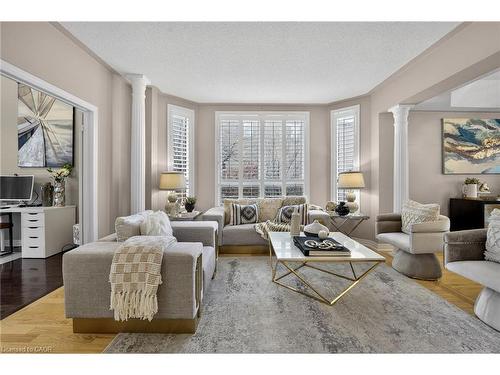 39 Pinebrook Circle, Caledon, ON - Indoor Photo Showing Living Room