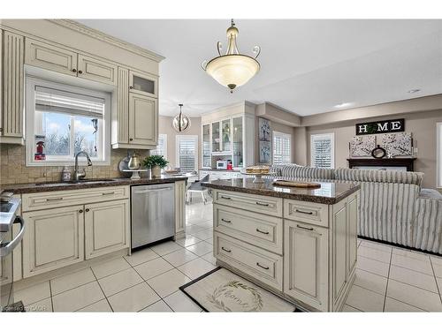 39 Pinebrook Circle, Caledon, ON - Indoor Photo Showing Kitchen With Double Sink With Upgraded Kitchen