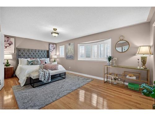 39 Pinebrook Circle, Caledon, ON - Indoor Photo Showing Bedroom