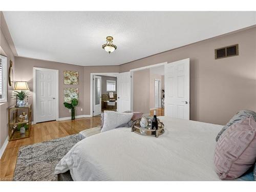 39 Pinebrook Circle, Caledon, ON - Indoor Photo Showing Bedroom