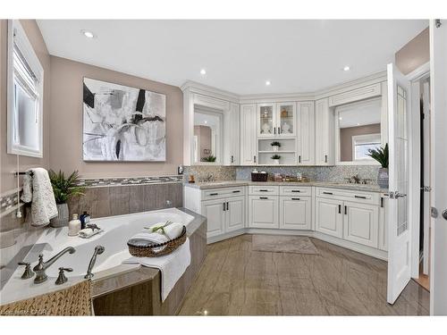 39 Pinebrook Circle, Caledon, ON - Indoor Photo Showing Kitchen