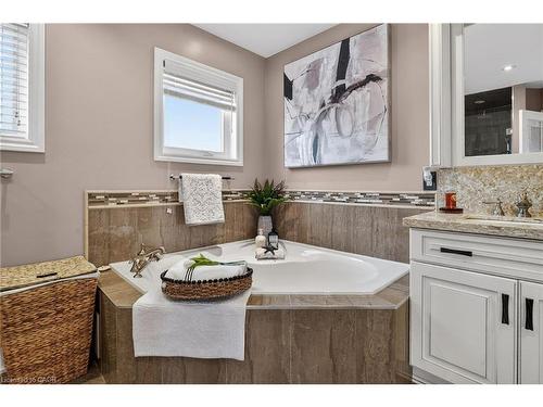 39 Pinebrook Circle, Caledon, ON - Indoor Photo Showing Bathroom