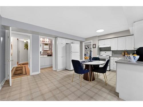 39 Pinebrook Circle, Caledon, ON - Indoor Photo Showing Dining Room