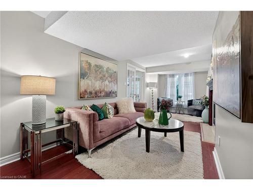 39 Pinebrook Circle, Caledon, ON - Indoor Photo Showing Living Room