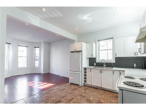 1-265 Main Street W, Hamilton, ON - Indoor Photo Showing Kitchen With Double Sink