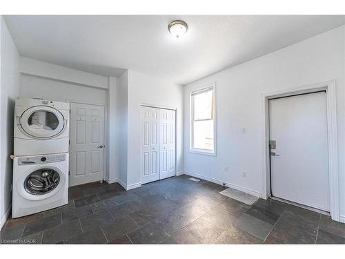 1-265 Main Street W, Hamilton, ON - Indoor Photo Showing Laundry Room