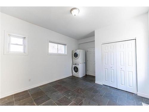 1-265 Main Street W, Hamilton, ON - Indoor Photo Showing Laundry Room