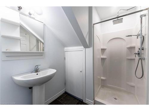 1-265 Main Street W, Hamilton, ON - Indoor Photo Showing Bathroom