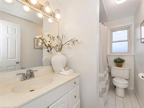 655 Lomond Crescent, Burlington, ON - Indoor Photo Showing Bathroom