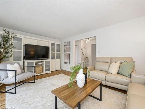 655 Lomond Crescent, Burlington, ON - Indoor Photo Showing Living Room