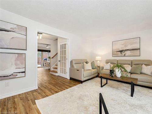 655 Lomond Crescent, Burlington, ON - Indoor Photo Showing Living Room