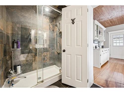 64 Wilhelm Street, Kitchener, ON - Indoor Photo Showing Bathroom