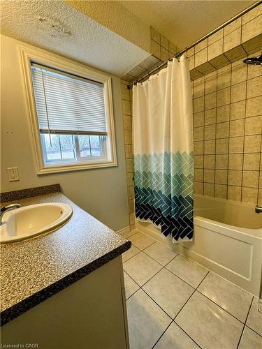 9-55 Mooregate Crescent, Kitchener, ON - Indoor Photo Showing Bathroom