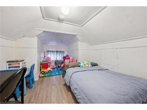 262 Madison Avenue S, Kitchener, ON - Indoor Photo Showing Bedroom