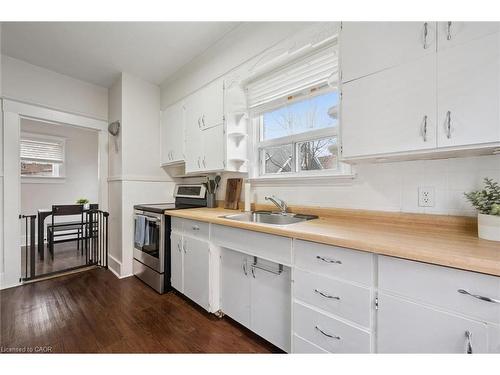 262 Madison Avenue S, Kitchener, ON - Indoor Photo Showing Kitchen