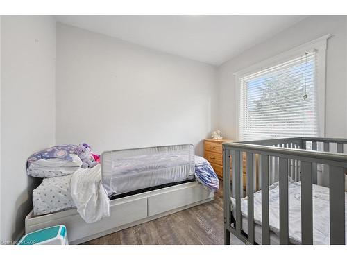 262 Madison Avenue S, Kitchener, ON - Indoor Photo Showing Bedroom