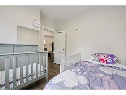 262 Madison Avenue S, Kitchener, ON - Indoor Photo Showing Bedroom