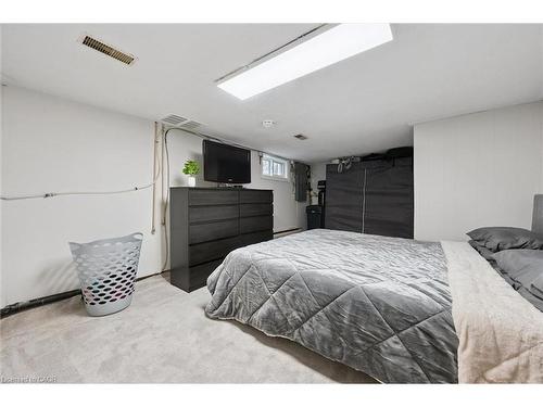 262 Madison Avenue S, Kitchener, ON - Indoor Photo Showing Bedroom