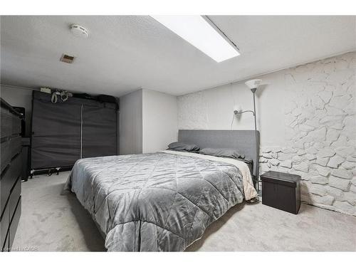 262 Madison Avenue S, Kitchener, ON - Indoor Photo Showing Bedroom