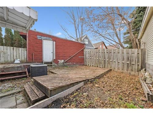 262 Madison Avenue S, Kitchener, ON - Outdoor With Exterior