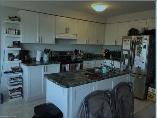 29-470 Linden Drive, Cambridge, ON - Indoor Photo Showing Kitchen With Double Sink