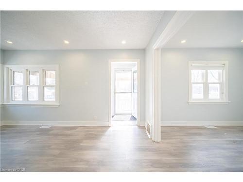 10 Monroe Street, Cambridge, ON - Indoor Photo Showing Other Room