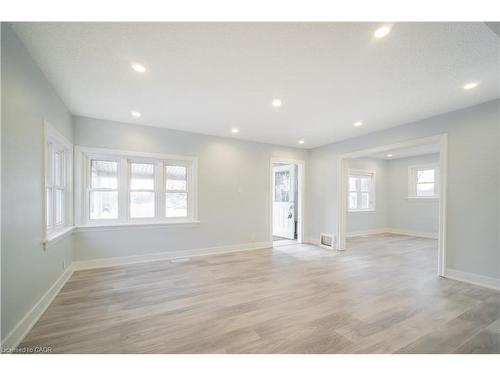 10 Monroe Street, Cambridge, ON - Indoor Photo Showing Other Room