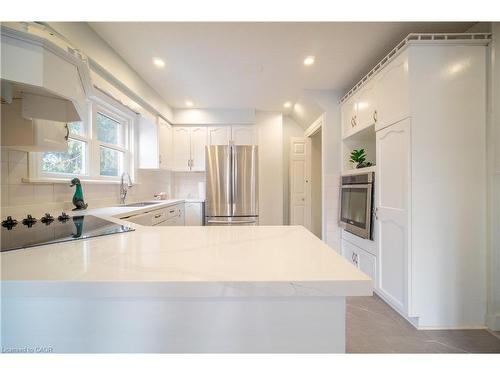 10 Monroe Street, Cambridge, ON - Indoor Photo Showing Kitchen With Upgraded Kitchen