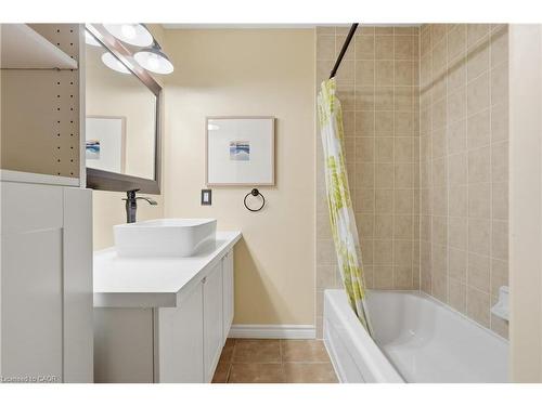 122 Vennio Lane, Hamilton, ON - Indoor Photo Showing Bathroom