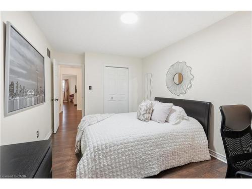 122 Vennio Lane, Hamilton, ON - Indoor Photo Showing Bedroom
