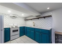 Lower-257 East 17th Street  Hamilton, ON L9A 4M6