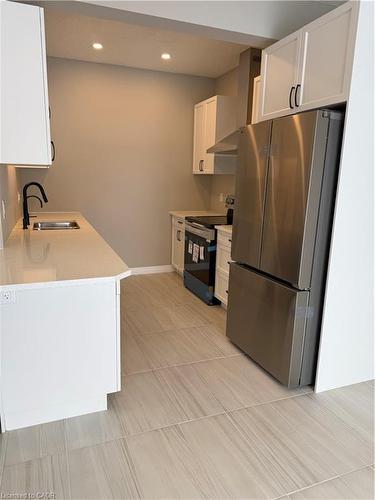 423 Woolwich Street, Waterloo, ON - Indoor Photo Showing Kitchen