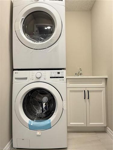 423 Woolwich Street, Waterloo, ON - Indoor Photo Showing Laundry Room