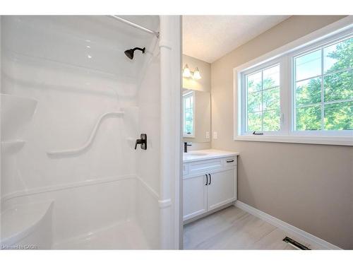 423 Woolwich Street, Waterloo, ON - Indoor Photo Showing Bathroom