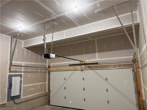 423 Woolwich Street, Waterloo, ON - Indoor Photo Showing Garage