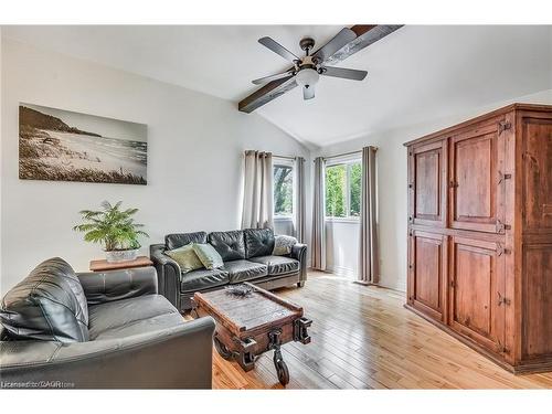 8 Beach Road, Lowbanks, ON - Indoor Photo Showing Living Room