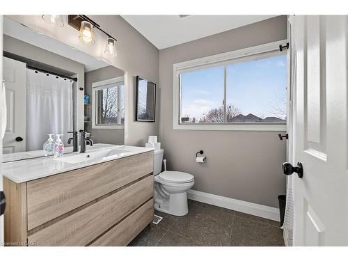 3 Jacqueline Boulevard, Hamilton, ON - Indoor Photo Showing Bathroom