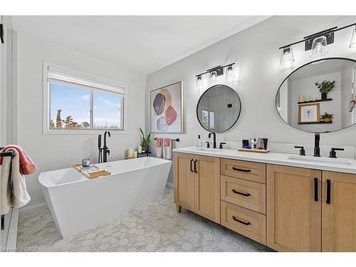 3 Jacqueline Boulevard, Hamilton, ON - Indoor Photo Showing Bathroom