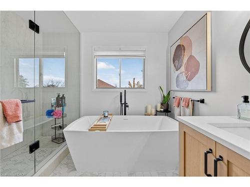 3 Jacqueline Boulevard, Hamilton, ON - Indoor Photo Showing Bathroom