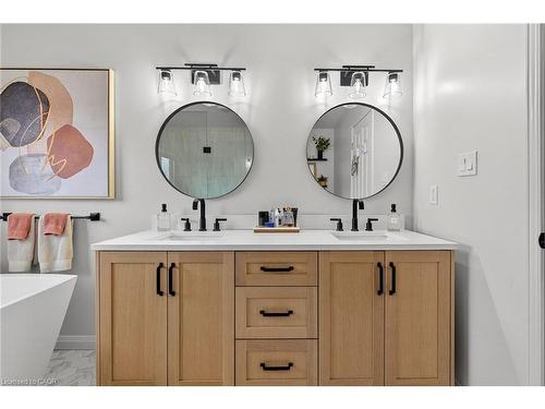 3 Jacqueline Boulevard, Hamilton, ON - Indoor Photo Showing Bathroom