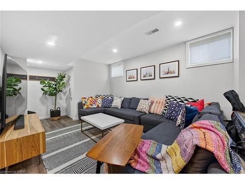 3 Jacqueline Boulevard, Hamilton, ON - Indoor Photo Showing Living Room