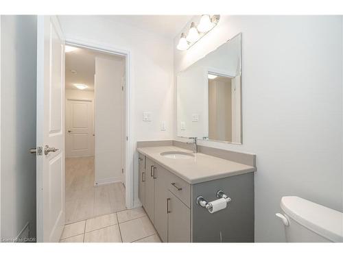 83-261 Woodbine Avenue, Kitchener, ON - Indoor Photo Showing Bathroom